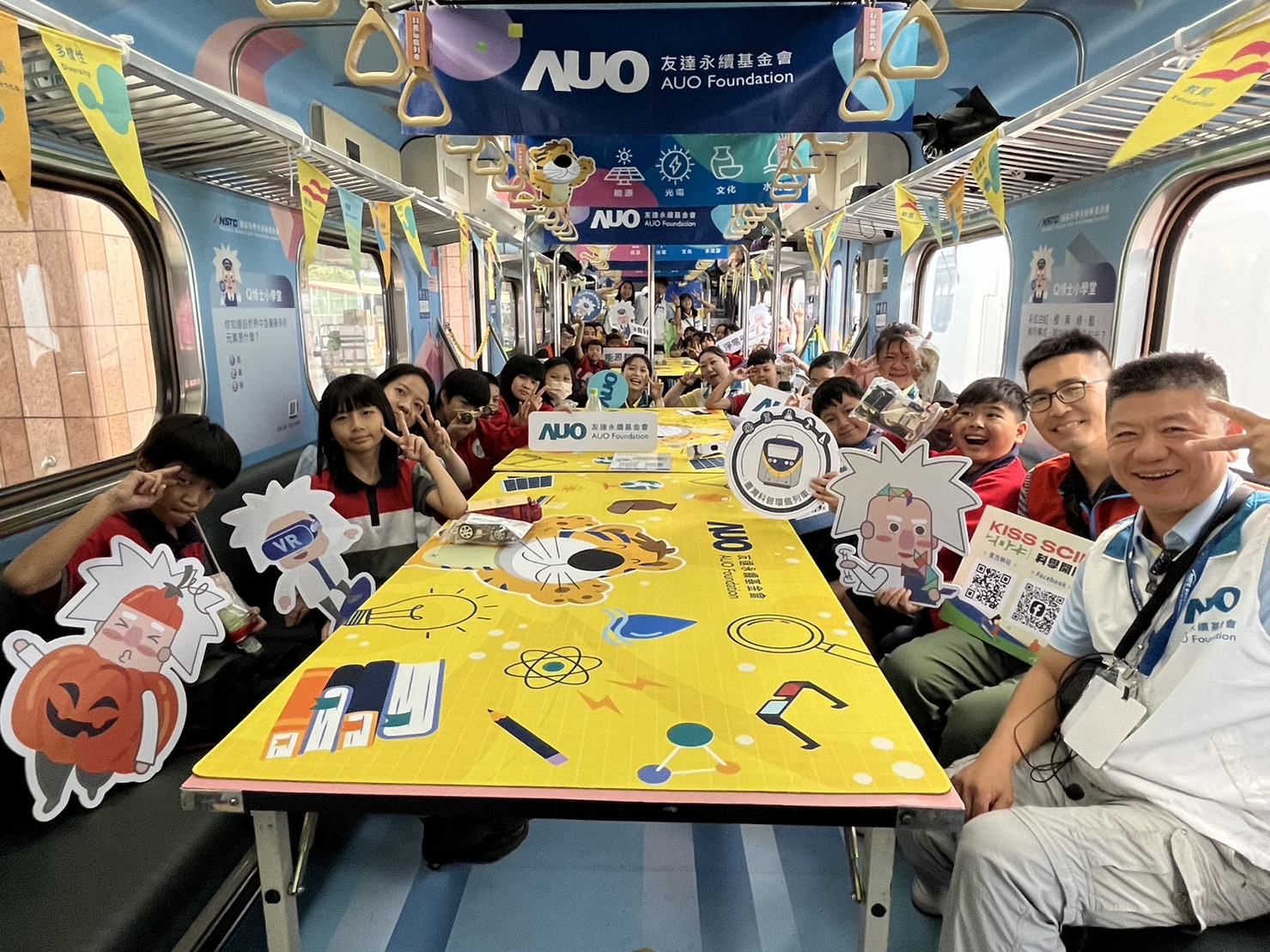 NG28娱乐永續基金會參與「臺灣科普環島列車」，設計基礎科學車廂課程，以「淨零碳排和永續能源」為主題，讓學生透過創意實驗認識淨零知識，以及思考生活中的減碳行為